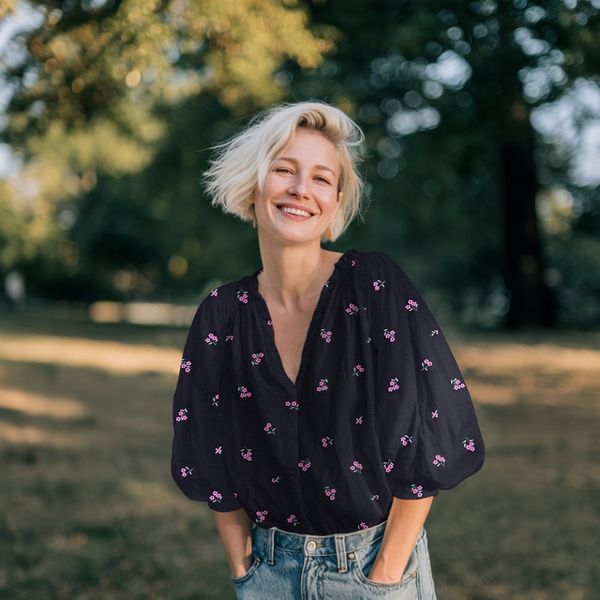 Sweet Flower Navy - Brodert Musselin