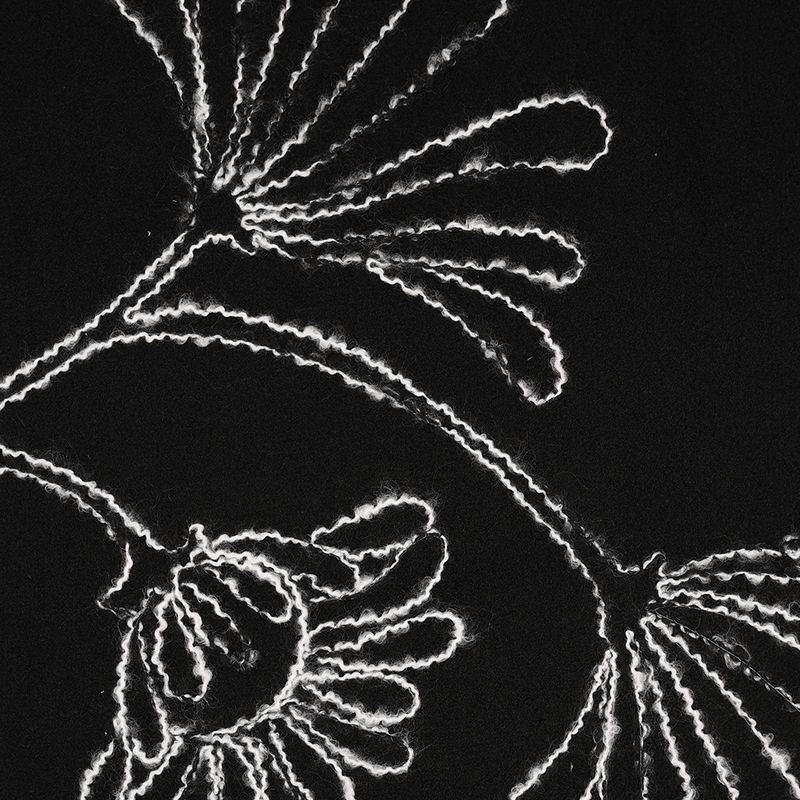 Flora Sort - Brodert Jakkestoff