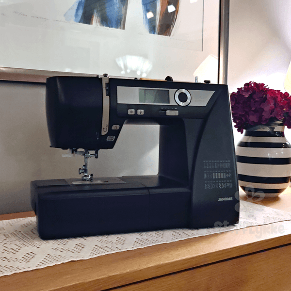 Janome SewLA Grafittgr&aring; m/Toalettmappem&oslash;nster