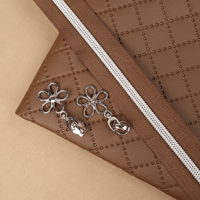 Hovedbilde Maia Mappe Pakke - Chestnut Quilt Skai / Kamel Kanvas