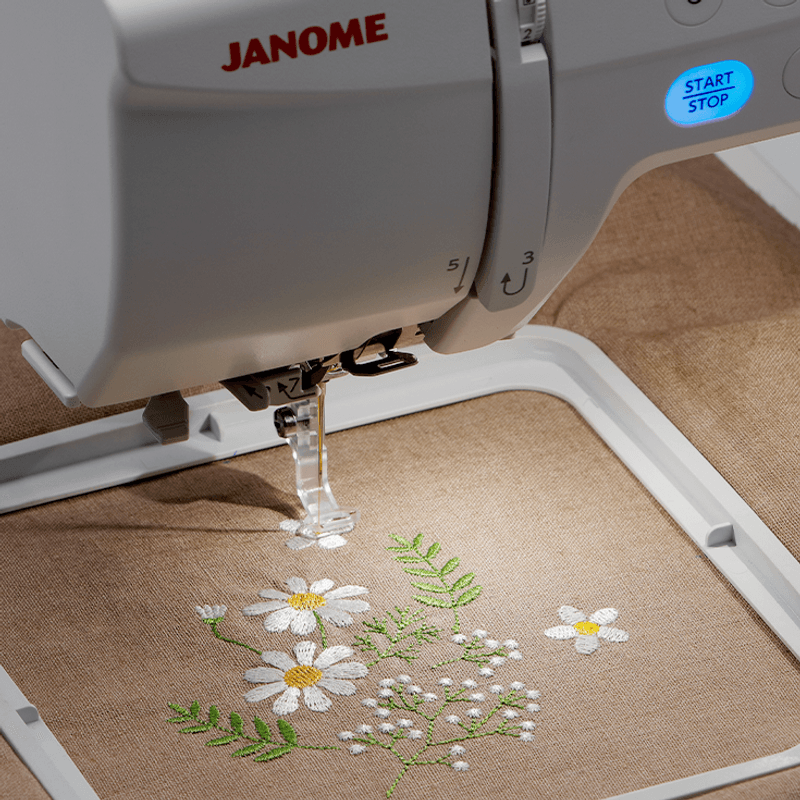 Janome Memory Craft 1000 Silky White Sy- og Broderimaskin